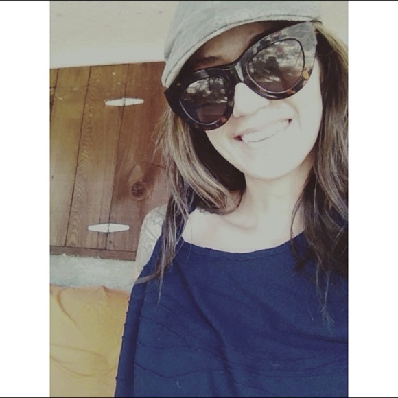 Meet your Posher! Leah Beee - Picture 11 of 16